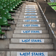 階段広告に